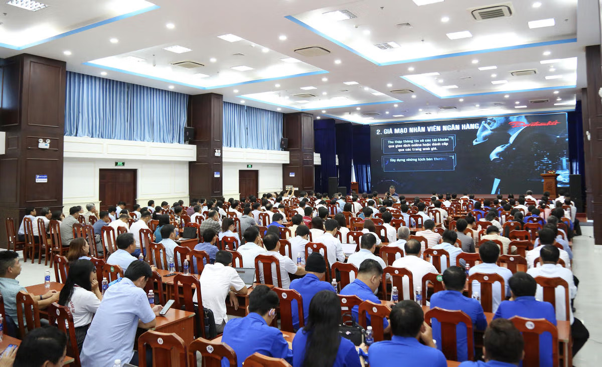 Hội thảo “An toàn số cho cộng đồng - Xây dựng Cà Mau thành địa phương điển hình về bảo vệ người dân trên không gian mạng”